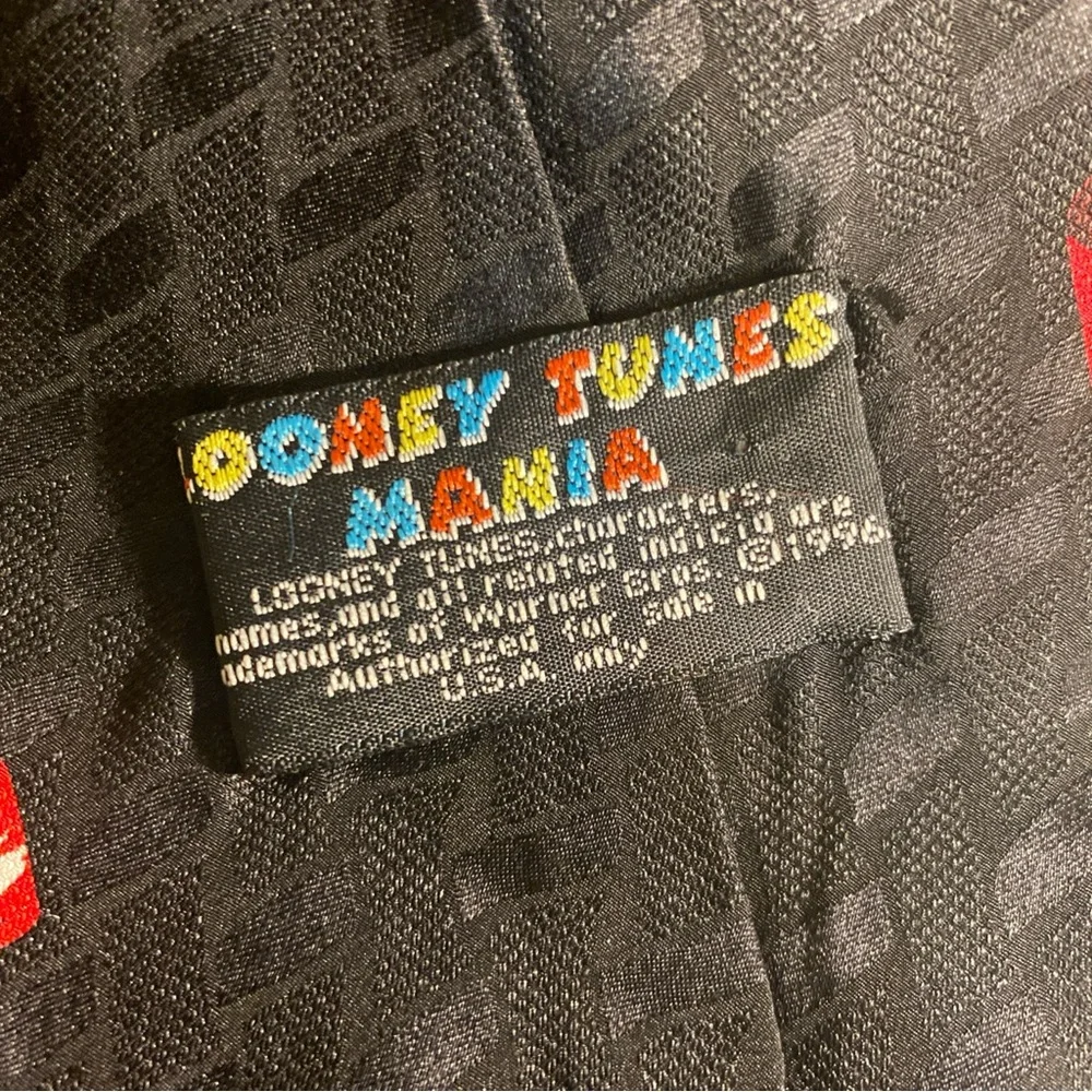 Vintage Looney Tunes Mania 100% Silk‎ Christmas Neck Tie Wile e Buggs Daffy Y2K